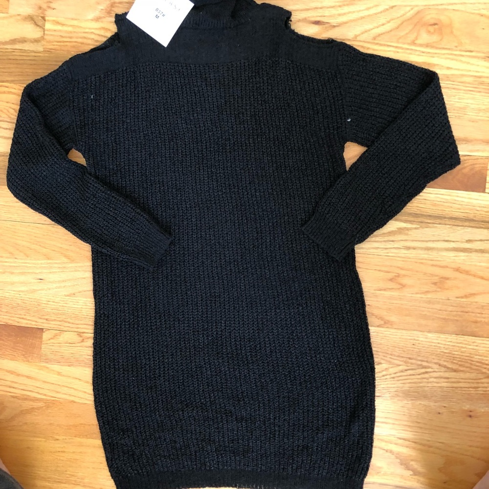 Reverse Turtleneck coldshoulder knit tunic sweater - Picture 4 of 7